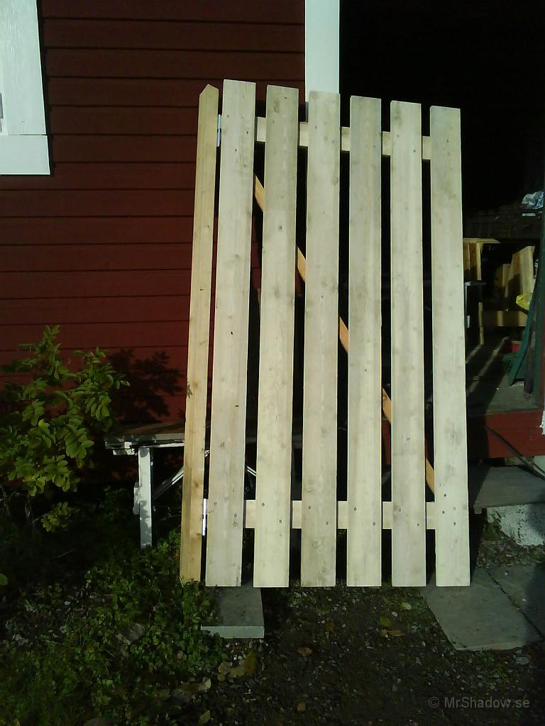 Foto 0017.jpg - Tog i vart fall några bilder med mobilen på den färdiga grinden